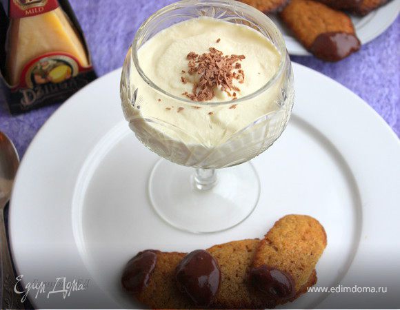 Сабайон с сырным печеньем в шоколаде и сыром Джюгас