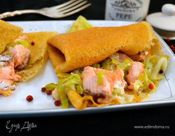 Блинчики с начинкой из семги и лука порея