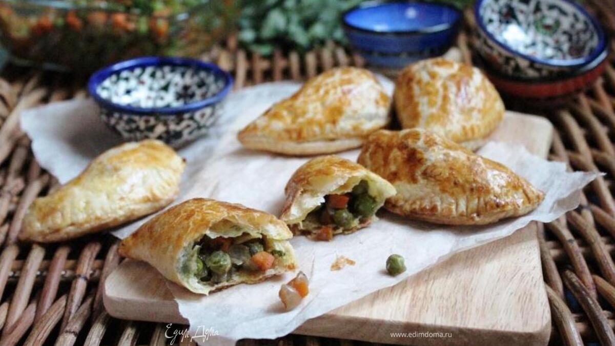 Марокканские пирожки с морковью и горохом