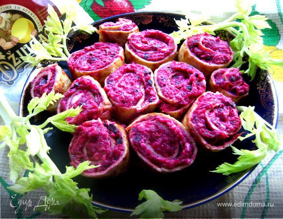 "Розы" из свеклы с сыром