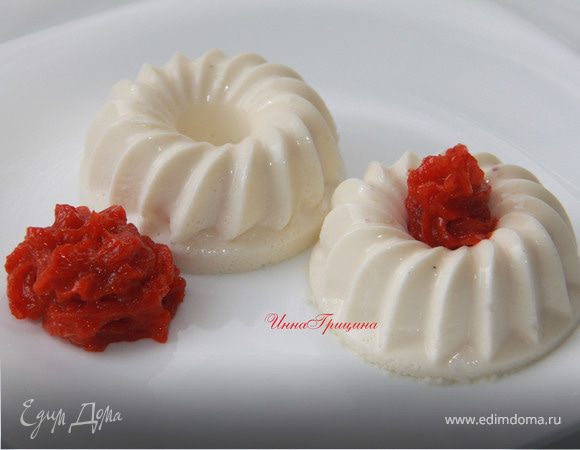 Бланманже с шиповниковым пюре