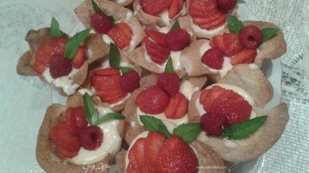 Корзиночки из слоеного теста и кремом из манго