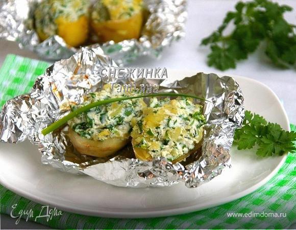 Печеный картофель, фаршированный начинкой из рикотты, шпината и зелени Печеный картофель, фаршированный начинкой из рикотты, шпината и зелени