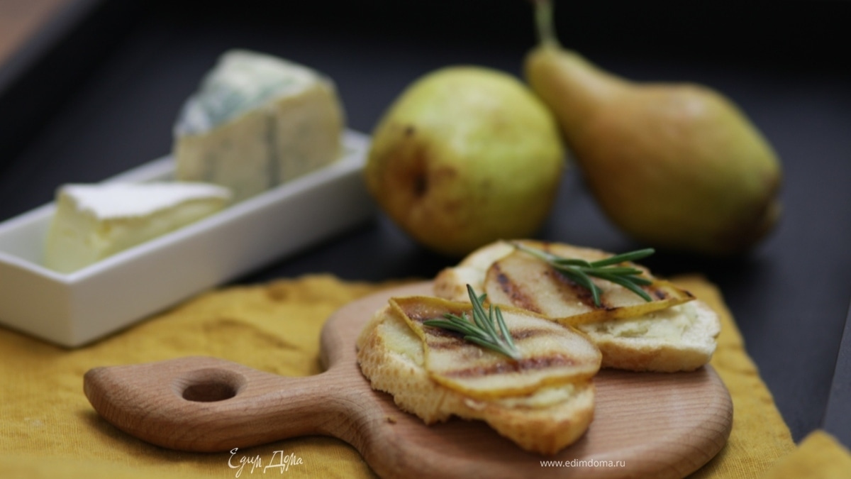 Брускетта с грушей