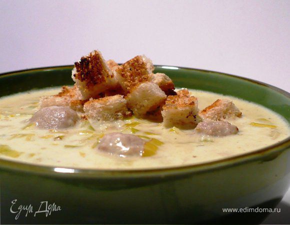 Наваристый сырный суп из порея с фрикадельками и гренками Наваристый сырный суп из порея с фрикадельками и гренками