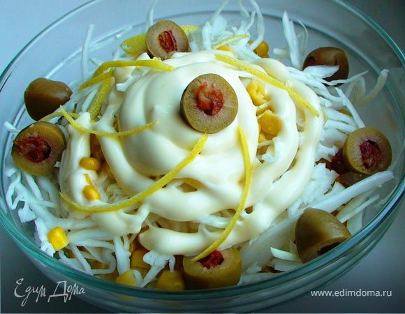 Салат с мясом криля, капустой и кукурузой