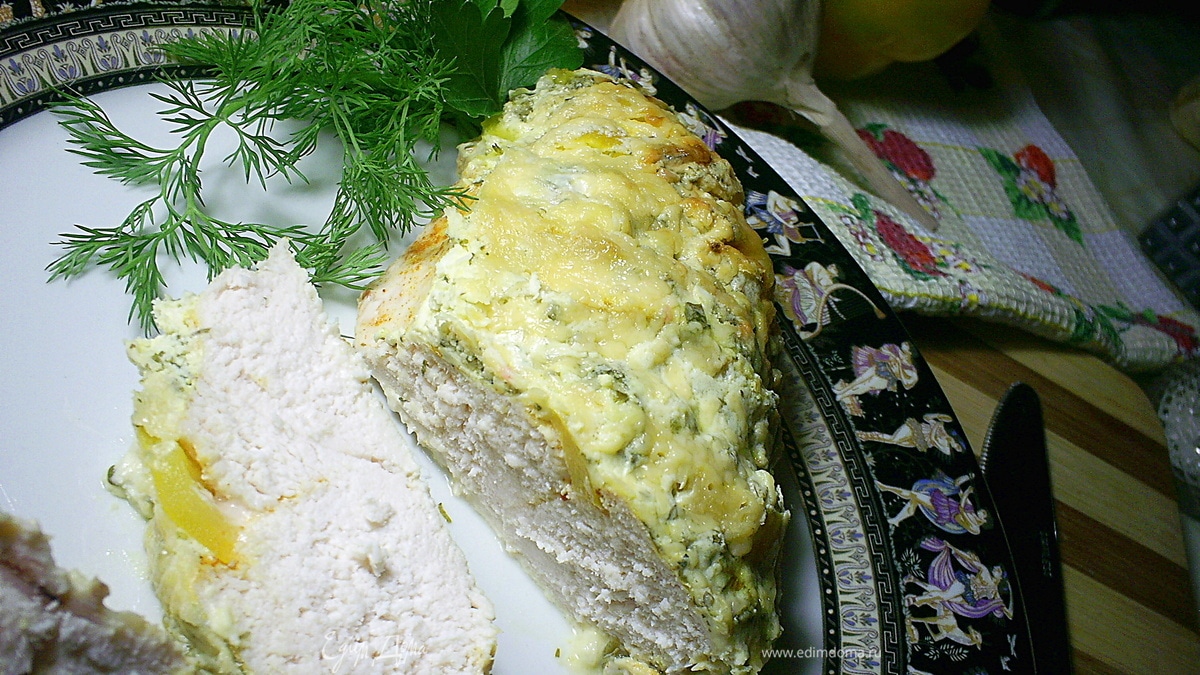 Куриные грудки, запеченные под сметанно-чесночным соусом