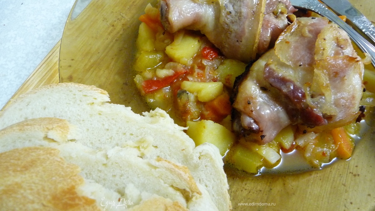 Фаршированная куриная голень с черносливом и качоттой