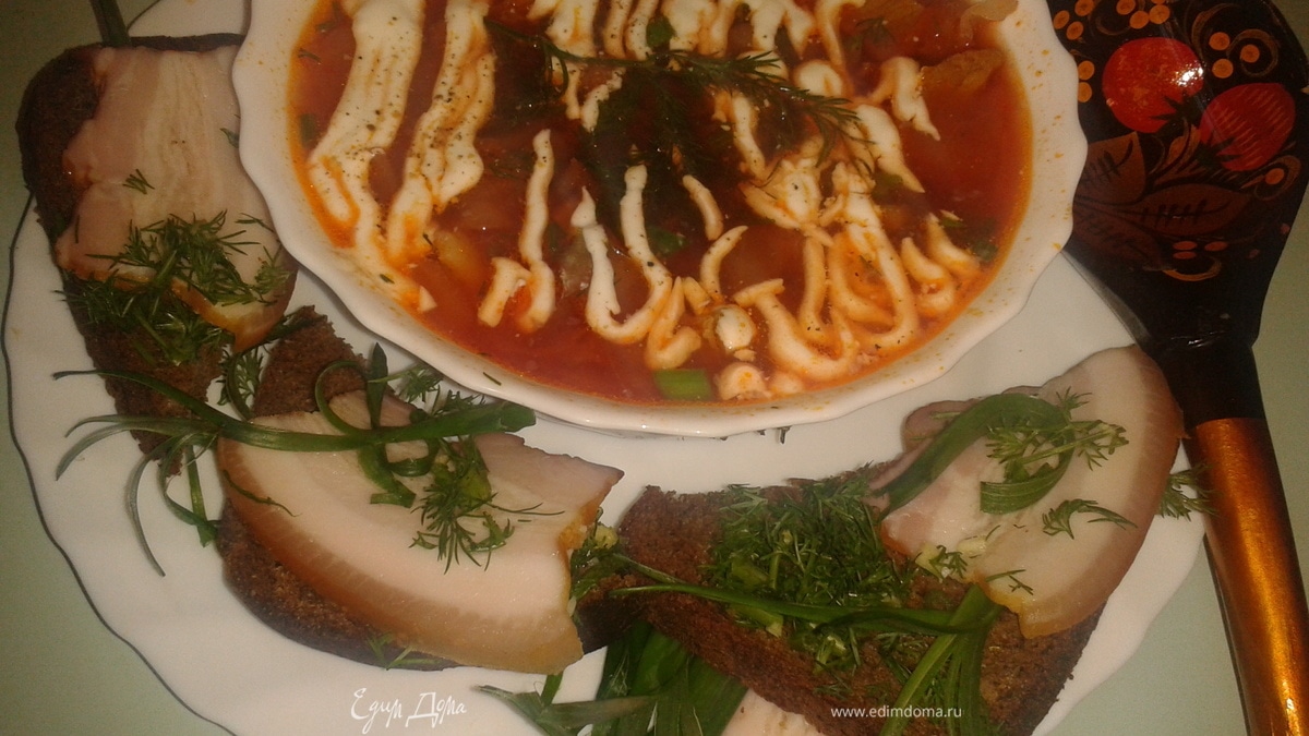 борщ с бутербродами из сала