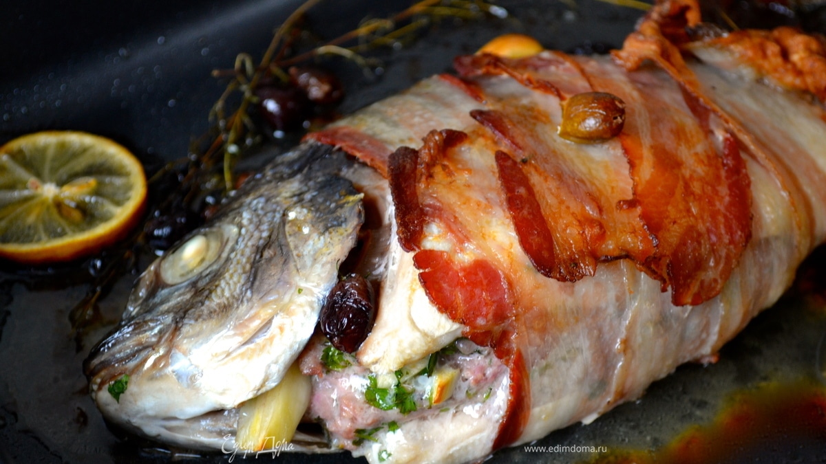 Фаршированная дорада в шубке из бекона