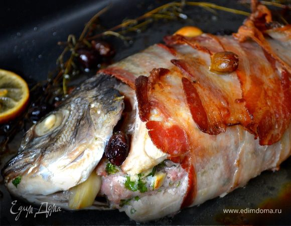 Фаршированная дорада в шубке из бекона Фаршированная дорада в шубке из бекона