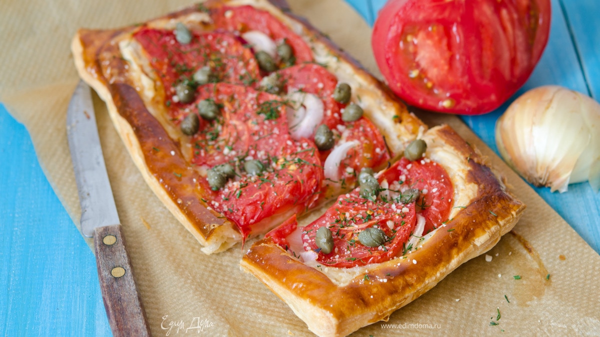 Открытый пирог с томатами