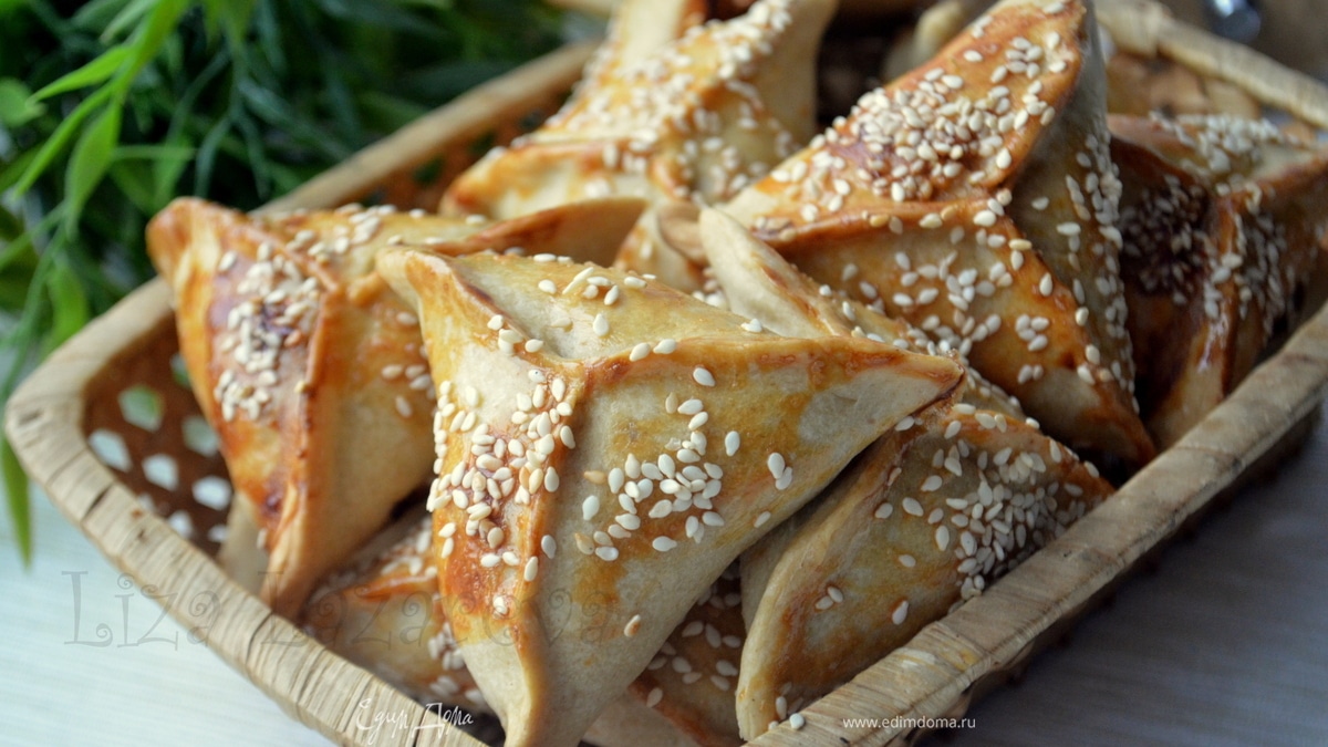 Мини-самосы с бараниной и овощами
