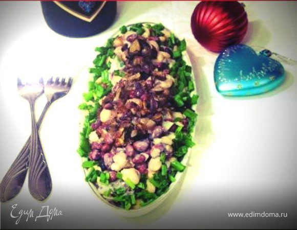 Салат из фасоли с белыми грибами и нежной йогуртовой заправкой