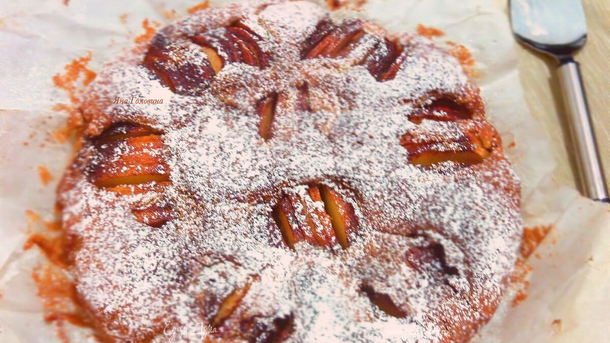Легкий пирог с погруженными яблоками