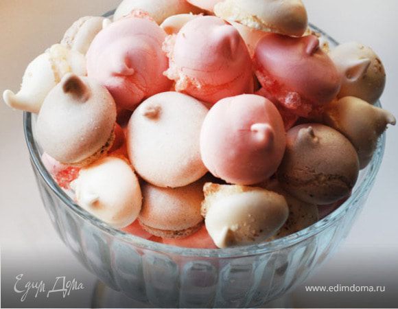 Разноцветные безе с ореховой пудрой