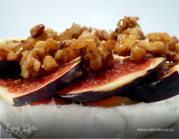 "Пьяный" камамбер с инжиром и карамелизированными грецкими орехами "Пьяный" камамбер с инжиром и карамелизированными грецкими орехами