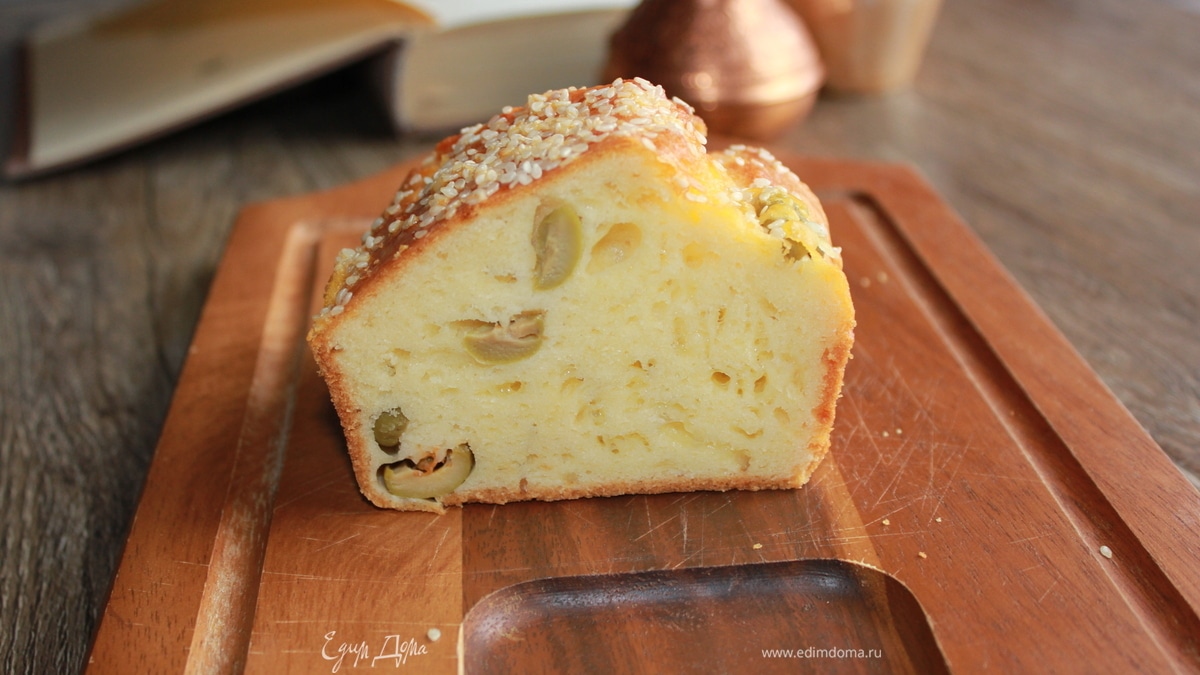 Закусочный кекс с оливками и сыром Джюгас