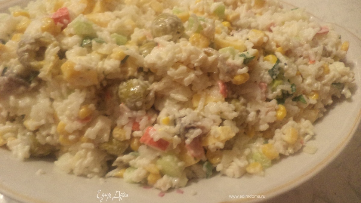 Салат "Необычный" с копченой рыбкой