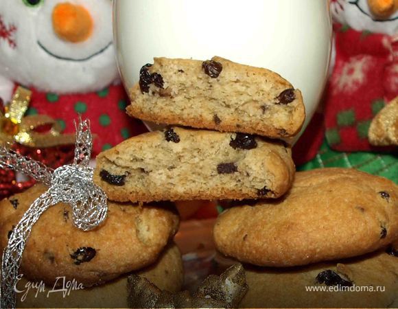 Печенье с шоколадной крошкой и изюмом в коньяке для Деда Мороза Печенье с шоколадной крошкой и изюмом в коньяке для Деда Мороза