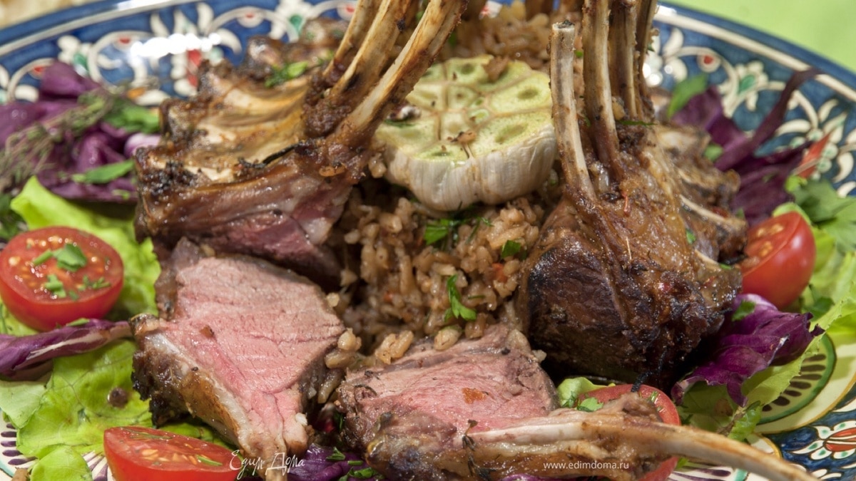 Корона из карэ молодого ягненка с рисом девзира