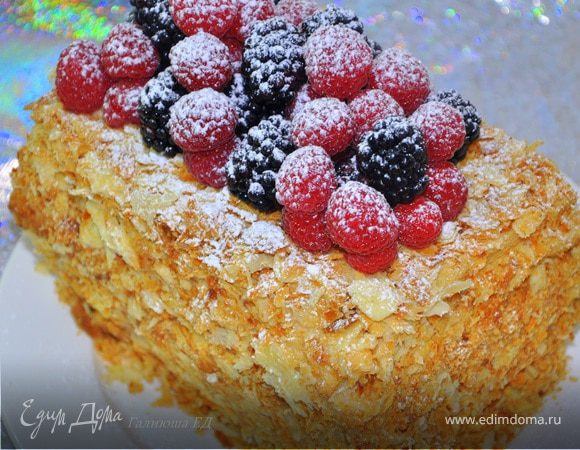 Торт Наполеон на слоеноем тесте от Пьера Эрме Торт Наполеон на слоеноем тесте от Пьера Эрме