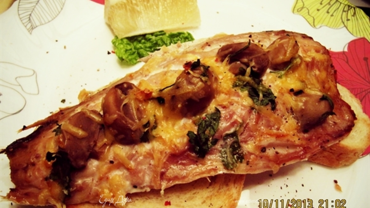 Скумбрия с чеддером и шампиньонами