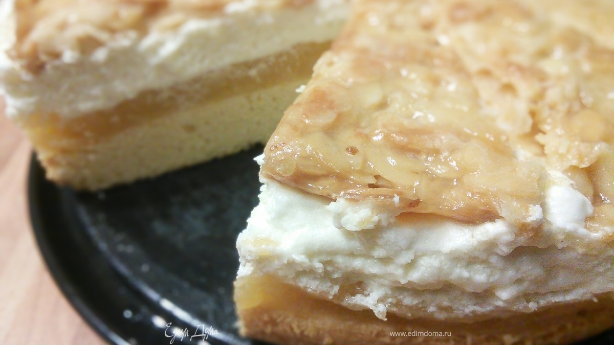 Яблочный торт с миндальным крокантом