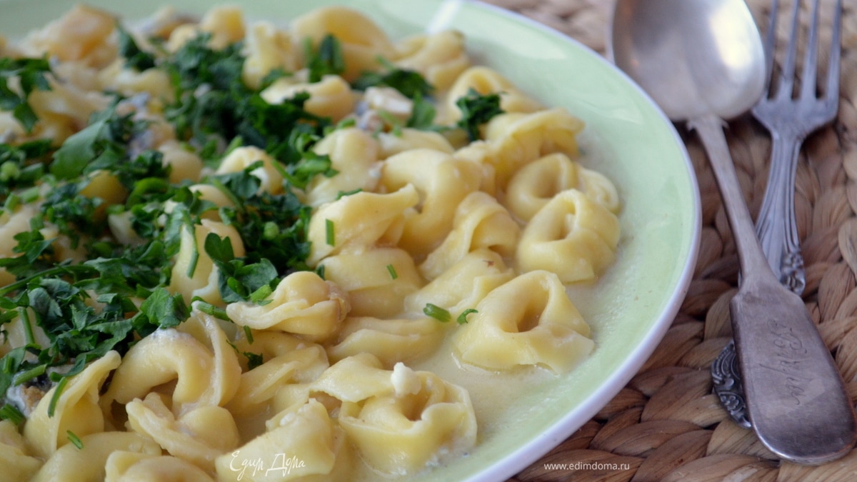 Тортеллини в соусе из груши и дор-блю