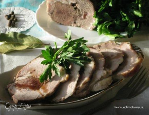 Праздничный мясной рулет с языком