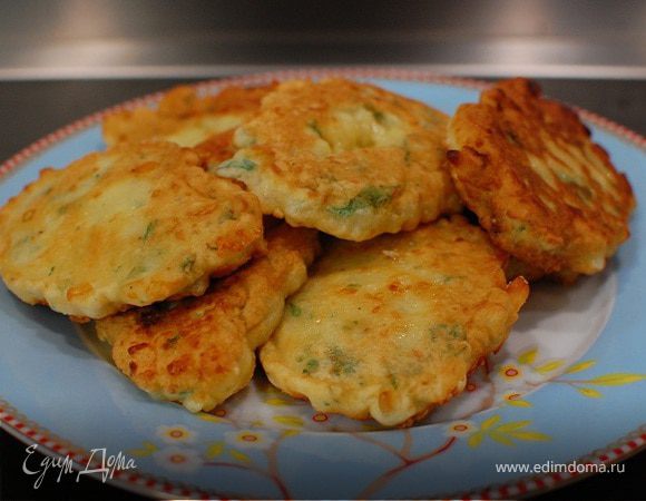 Сырные оладьи с петрушкой 