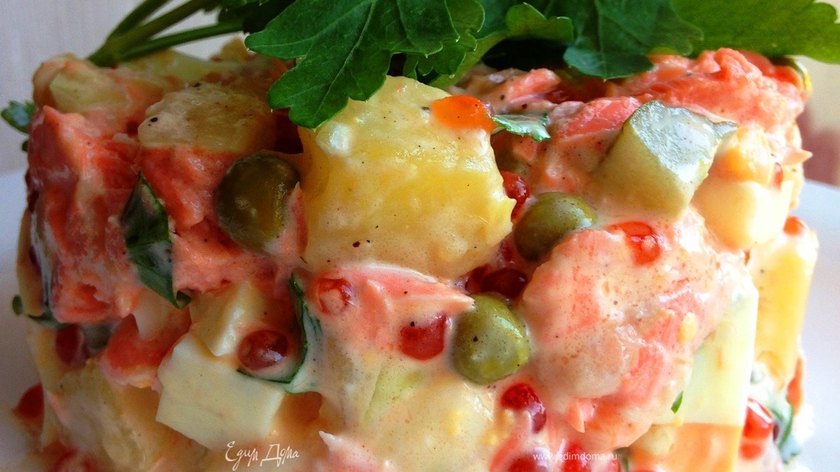 Оливье с красной рыбой