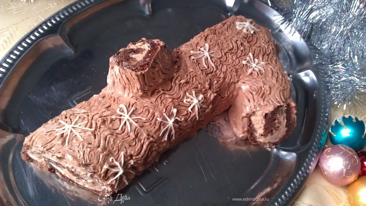 Шоколадный рулет "Рождественское полено"