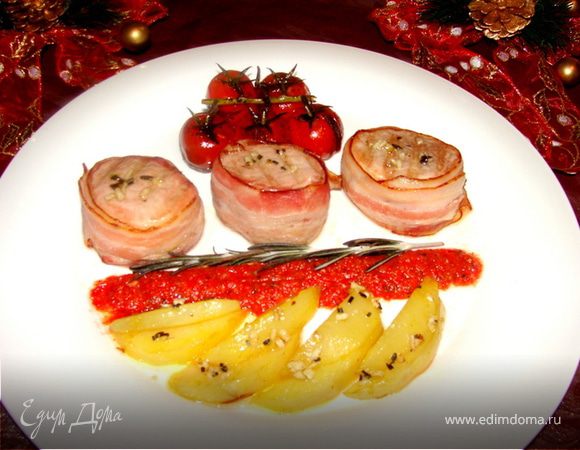 Турнедо из свинины с запеченным картофелем и томлеными помидорками черри Турнедо из свинины с запеченным картофелем и томлеными помидорками черри