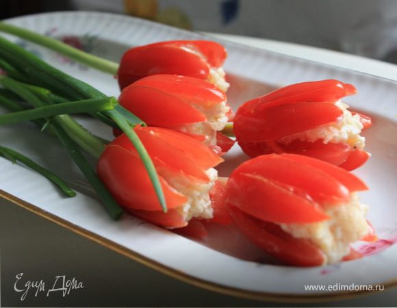 Простая праздничная закуска "Тюльпаны" Простая праздничная закуска "Тюльпаны"