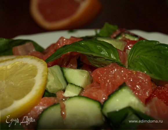 Салат из шпината с семгой, грейпфрутом, огурцами Салат из шпината с семгой, грейпфрутом, огурцами