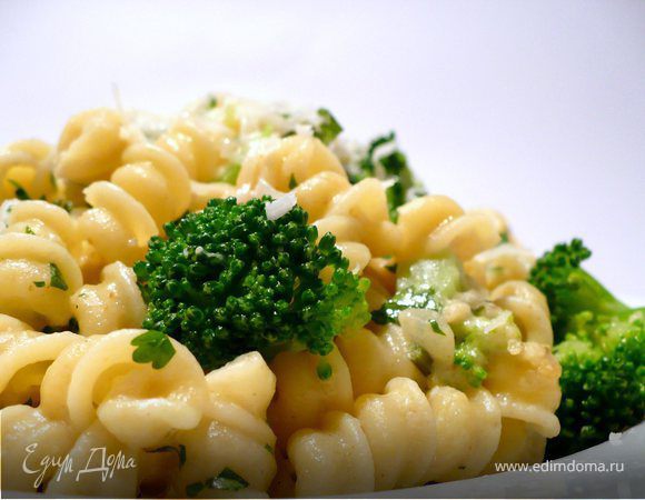 Пшеничные рокетти с брокколи и сырным соусом Пшеничные рокетти с брокколи и сырным соусом