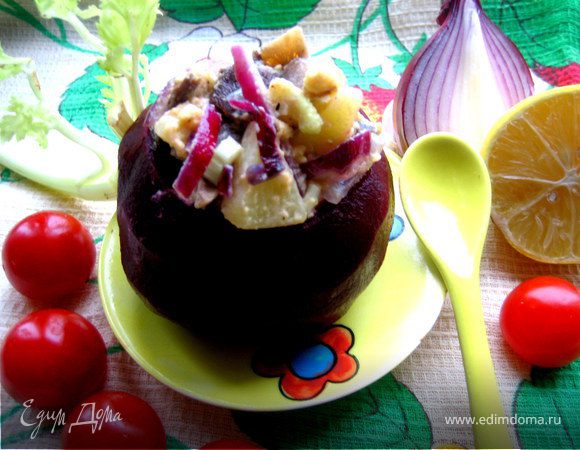 Теплый грибной салат в свекольном горшочке Теплый грибной салат в свекольном горшочке