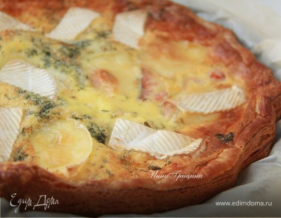 Киш с копченым лососем и камамбером Киш с копченым лососем и камамбером