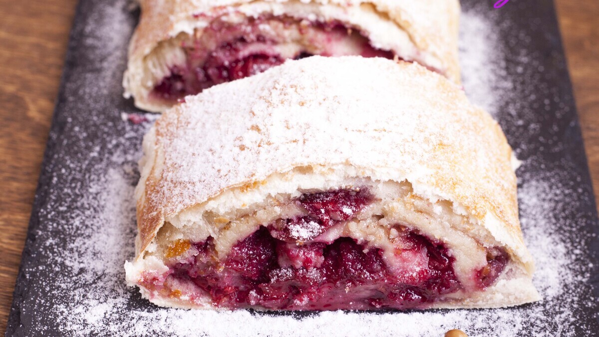 Ленивый штрудель с вишней и орехами