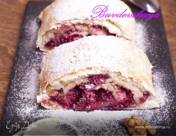 Ленивый штрудель с вишней и орехами