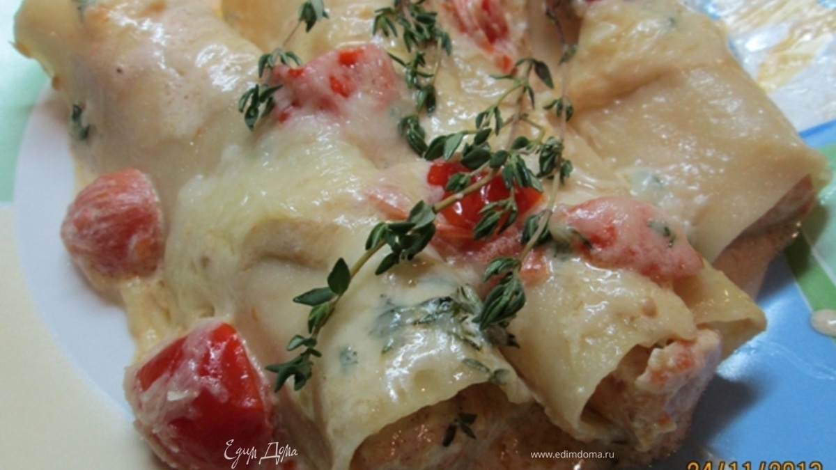 Каннелони с овощным соусом и рыбным фаршем