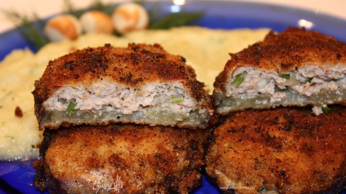 Фаршированный баклажан с пюре из сельдерея