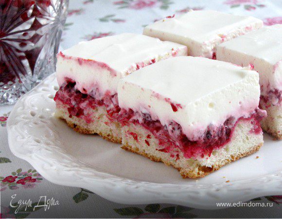 Пирог с брусникой и сметаной Пирог с брусникой и сметаной