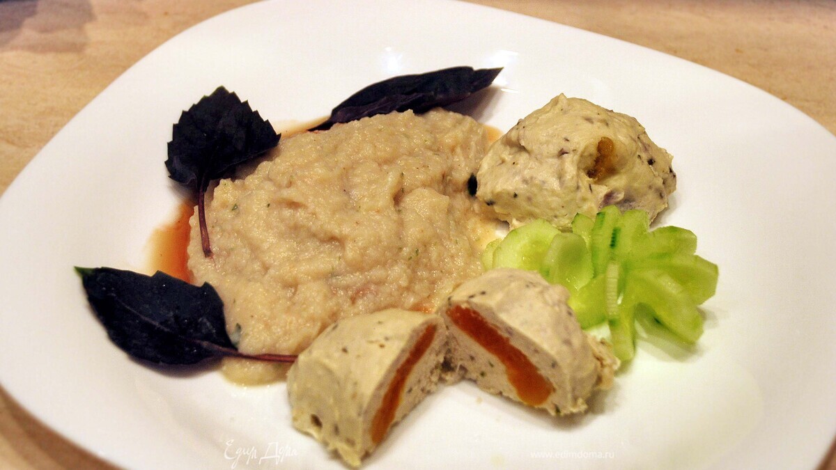 Куриные котлеты с курагой на пару