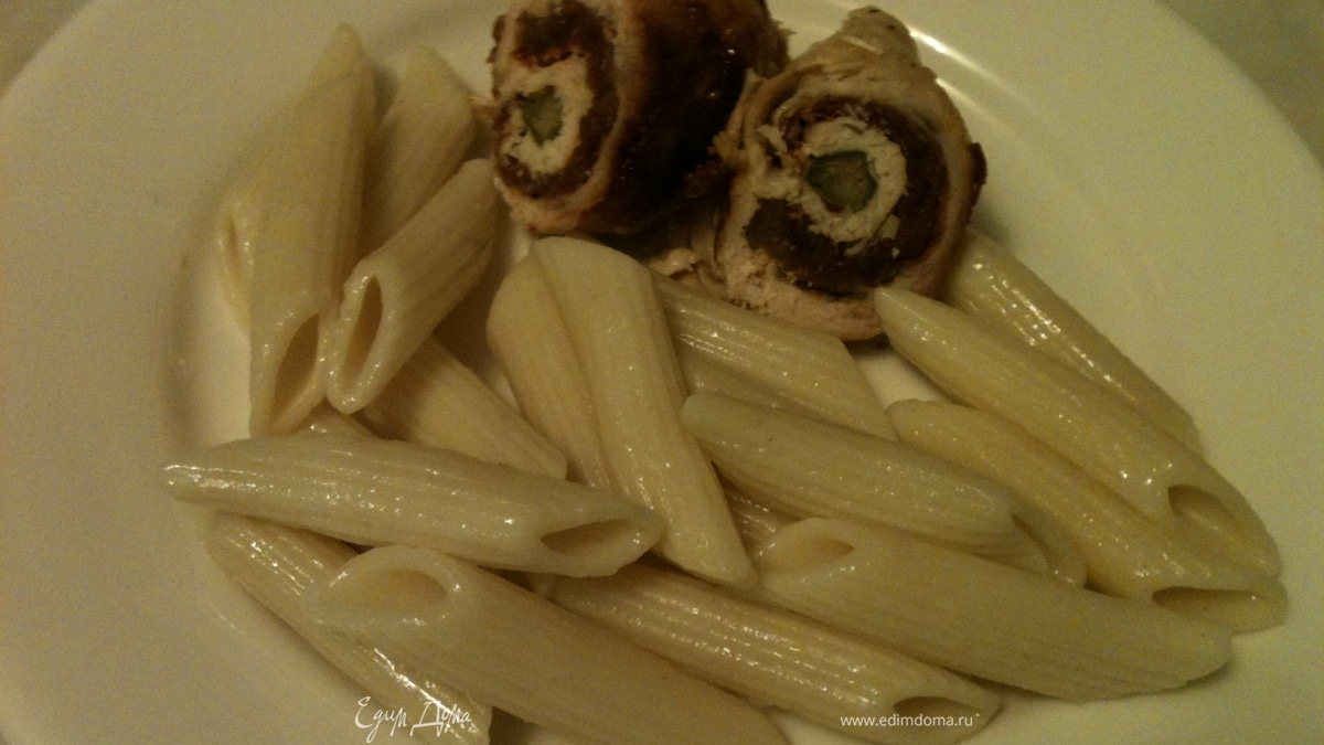 Куриные рулетики с вялеными томатами и сыром