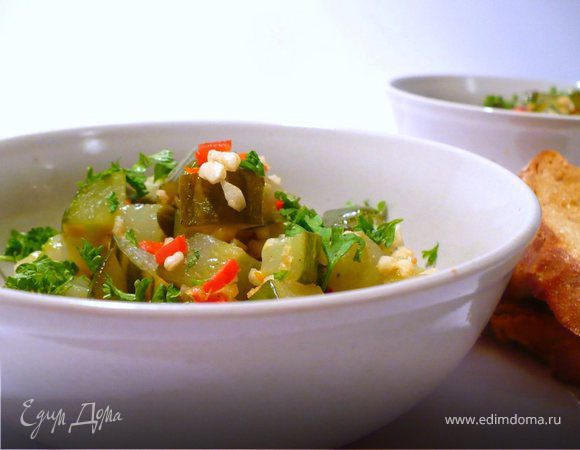 Кисло-сладкие огурчики с миндалём, чили и каперсами Кисло-сладкие огурчики с миндалём, чили и каперсами