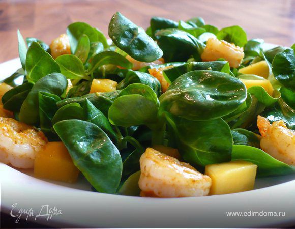 Кисло-сладкие креветки-карри на подушке из полевого салата с манго Кисло-сладкие креветки-карри на подушке из полевого салата с манго