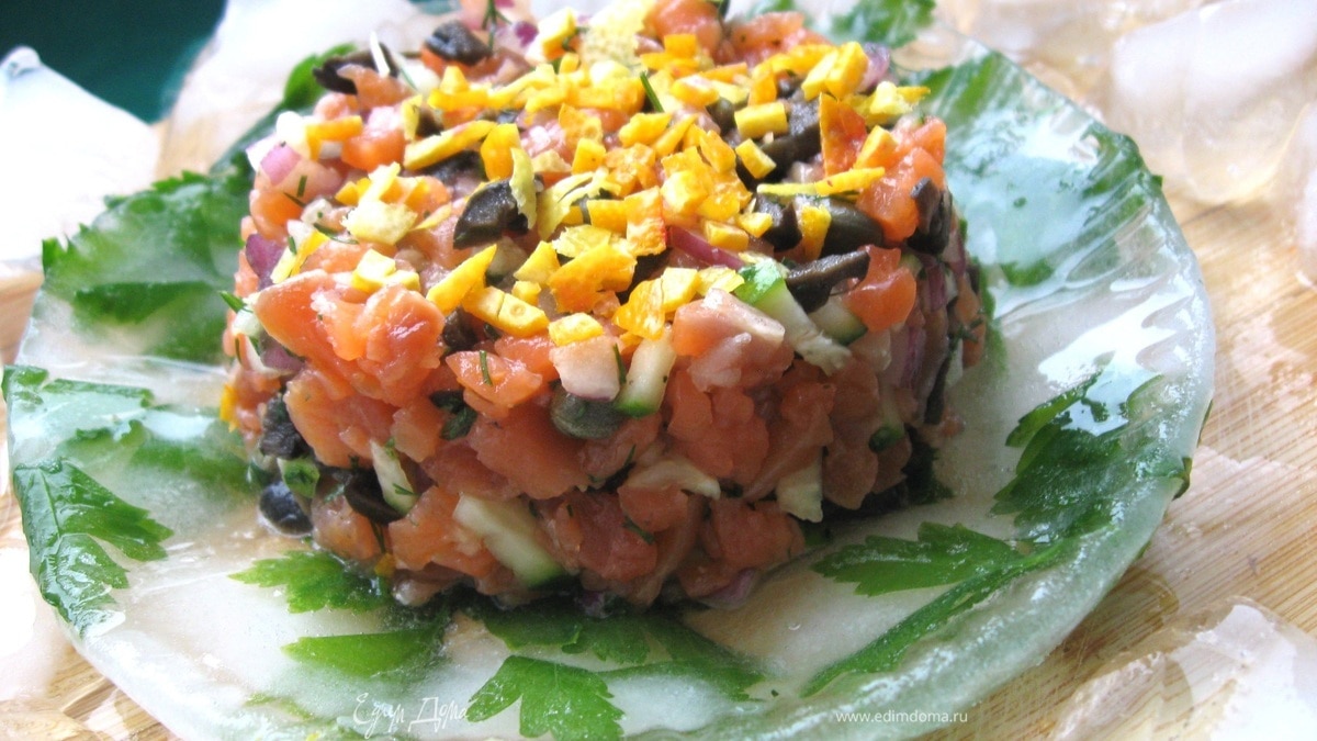 Тартар из форели в ледяном хрустале. Засолка форели