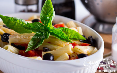 Рецепт Ригатони с помидорами, базиликом, маслинами и пекорино от Джейми Оливера